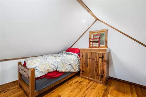 Bedroom - 554 Cliffview Rd, Campton, KY 41301 photo 3 of 5