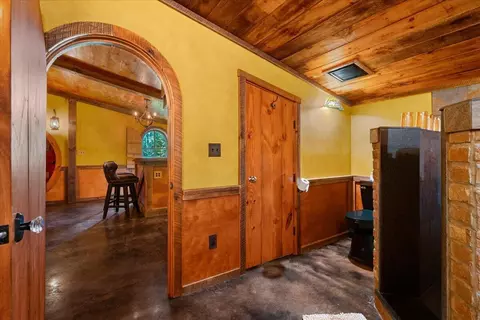 Entry Way - 554 Cliffview Rd, Campton, KY 41301 photo 11 of 15