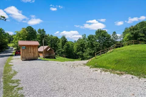 Exterior - 554 Cliffview Rd, Campton, KY 41301 photo 12 of 24