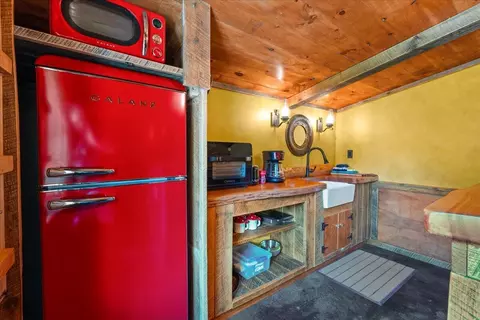 Kitchen - 554 Cliffview Rd, Campton, KY 41301 photo 2 of 5