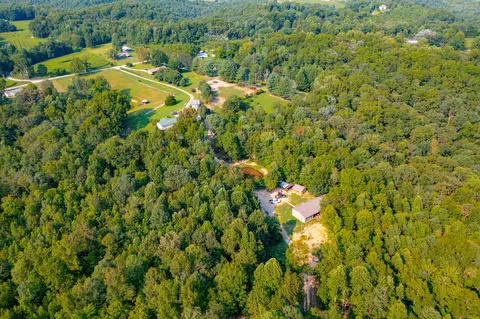2685 E Hwy 1376, East Bernstadt, KY 40729