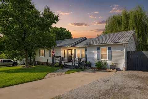 208 Castle Blvd, Paris, KY 40361