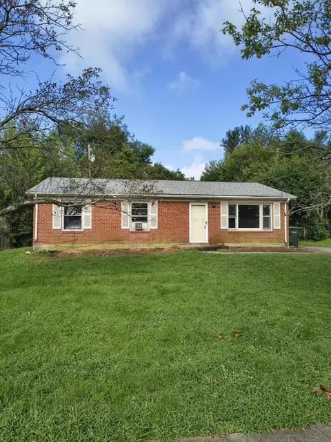 605 Elk Lake Dr, Lexington, KY 40517