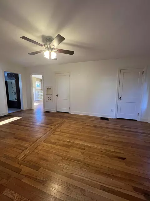 Living - 306 Lyons Ave, Morehead, KY 40351 photo 4 of 7