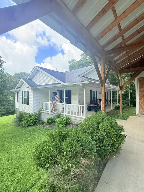 47 Mooretown Hill Rd, Beattyville, KY 41311