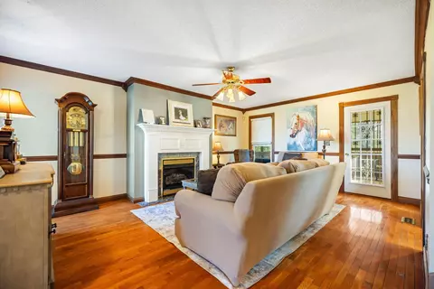 18 River Bend Dr, London, KY 40744