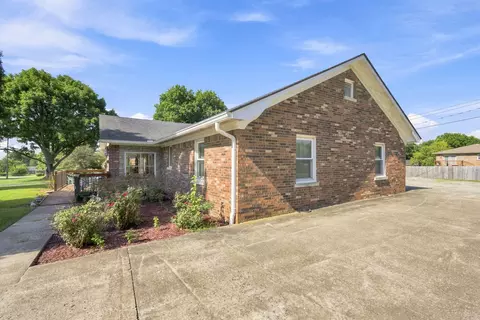 Exterior - 1111 Comanche Trl, Georgetown, KY 40324 photo 2 of 14