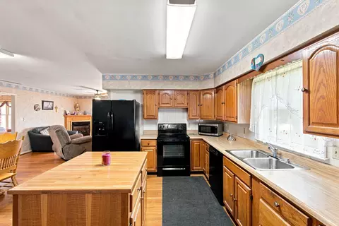 Kitchen - 1111 Comanche Trl, Georgetown, KY 40324 photo 2 of 3