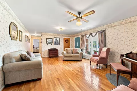 Living - 1111 Comanche Trl, Georgetown, KY 40324 photo 2 of 3