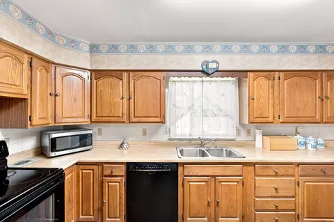 Kitchen - 1111 Comanche Trl, Georgetown, KY 40324 photo 3 of 3