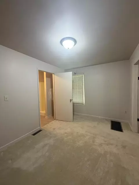 Bedroom - 175 Maggard St, Benham, KY 40807 photo 10 of 11