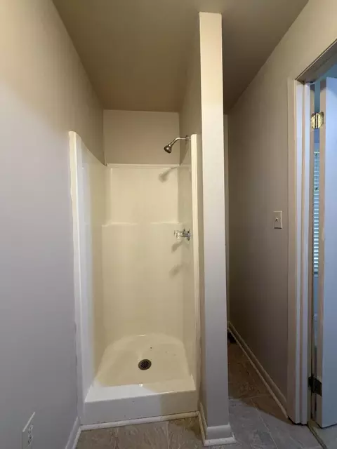 Bath - 175 Maggard St, Benham, KY 40807 photo 6 of 6