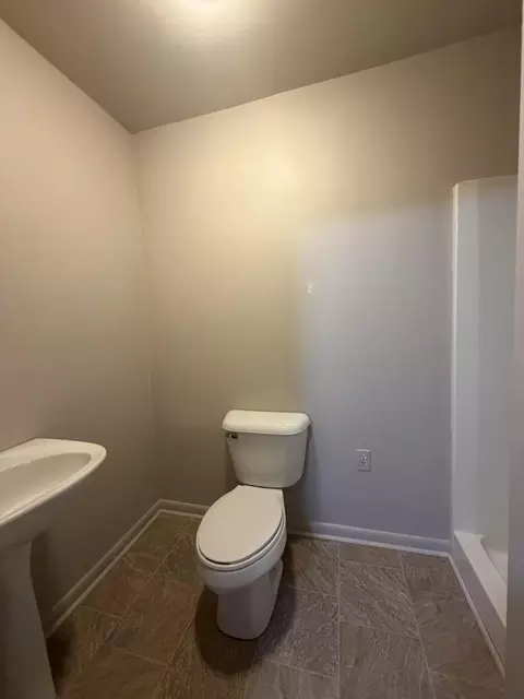 Bath - 175 Maggard St, Benham, KY 40807 photo 4 of 6