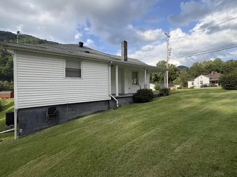 Exterior - 175 Maggard St, Benham, KY 40807 photo 7 of 41