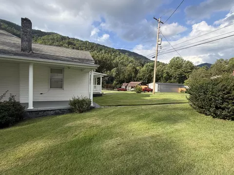 Exterior - 175 Maggard St, Benham, KY 40807 photo 4 of 41