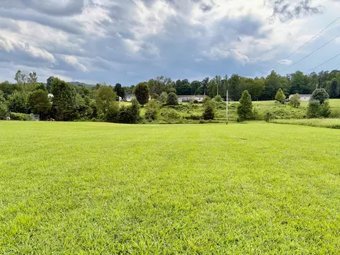Exterior - 935 Stoney Fork Rd, Corbin, KY 40701 photo 7 of 8