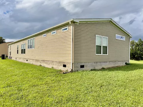 Exterior - 935 Stoney Fork Rd, Corbin, KY 40701 photo 5 of 8
