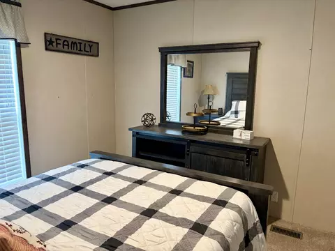 Bedroom - 935 Stoney Fork Rd, Corbin, KY 40701 photo 4 of 7