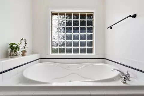 Bath - 413 Hackett Pike, Richmond, KY 40475 photo 2 of 4