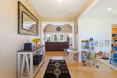 Entry Way - 413 Hackett Pike, Richmond, KY 40475 photo 1 of 4