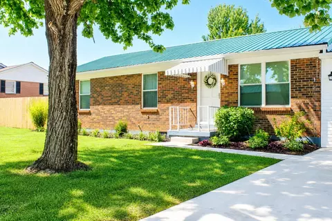1901 Lovers Ln, Paris, KY 40361