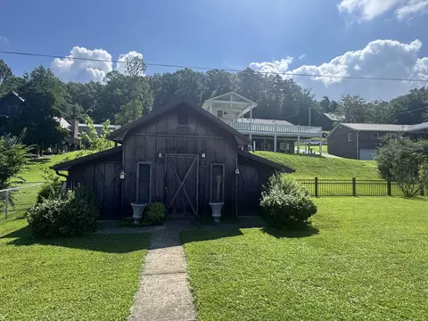 Exterior - 748 Lakeside Dr, Jackson, KY 41339 photo 7 of 10