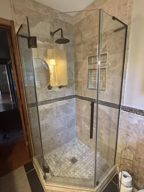 Bath - 748 Lakeside Dr, Jackson, KY 41339 photo 5 of 5