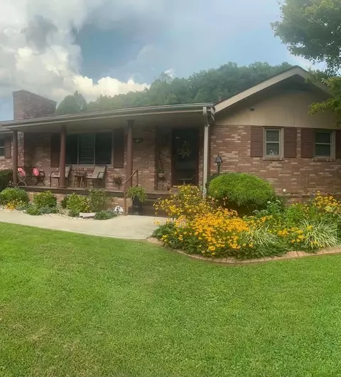 Exterior - 748 Lakeside Dr, Jackson, KY 41339 photo 11 of 16