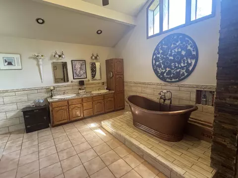 Bath - 748 Lakeside Dr, Jackson, KY 41339 photo 1 of 5