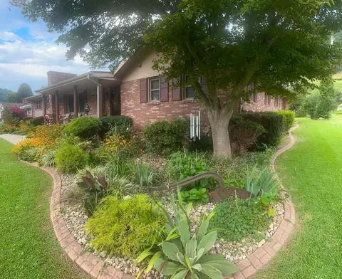 Exterior - 748 Lakeside Dr, Jackson, KY 41339 photo 14 of 16