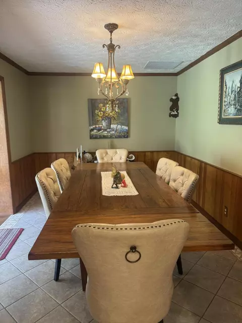 Dining - 748 Lakeside Dr, Jackson, KY 41339 photo 1 of 2