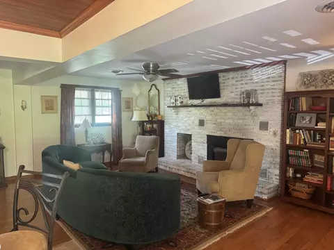 Living - 748 Lakeside Dr, Jackson, KY 41339 photo 3 of 5