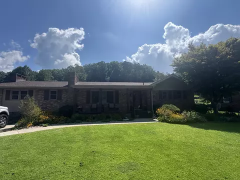 Exterior - 748 Lakeside Dr, Jackson, KY 41339 photo 2 of 10