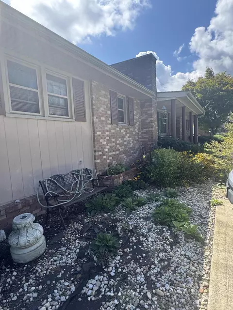 Exterior - 748 Lakeside Dr, Jackson, KY 41339 photo 9 of 10