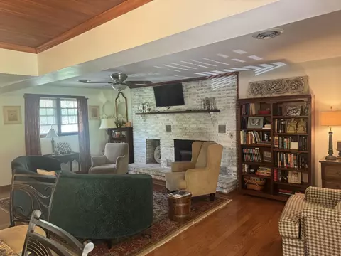 Living - 748 Lakeside Dr, Jackson, KY 41339 photo 5 of 5