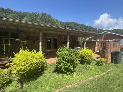 Exterior - 748 Lakeside Dr, Jackson, KY 41339 photo 6 of 10