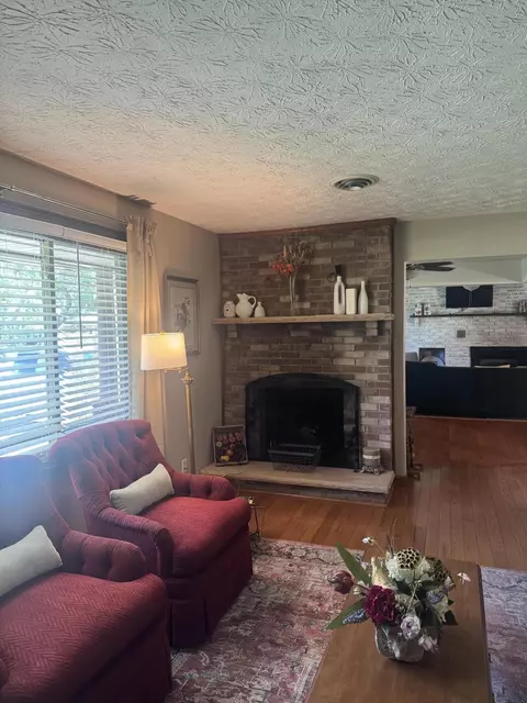 Living - 748 Lakeside Dr, Jackson, KY 41339 photo 4 of 5