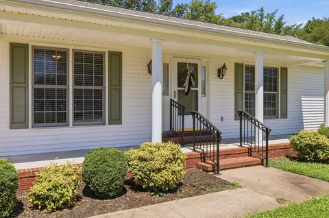 Exterior - 52 Cambridge Dr, Murray, KY 42071 photo 2 of 5