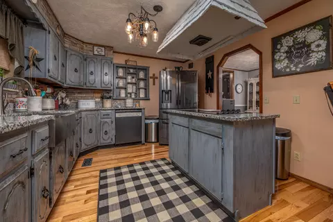 Kitchen - 224 Mays Rd, Sandy Hook, KY 41171 photo 3 of 4