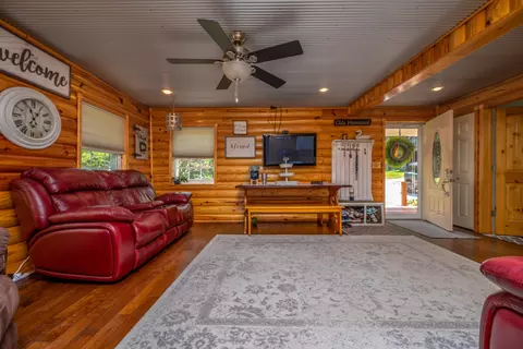 Living - 224 Mays Rd, Sandy Hook, KY 41171 photo 3 of 5