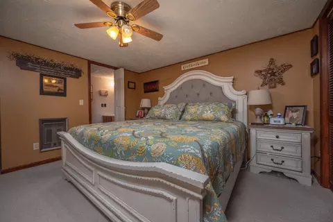 Bedroom - 224 Mays Rd, Sandy Hook, KY 41171 photo 5 of 6