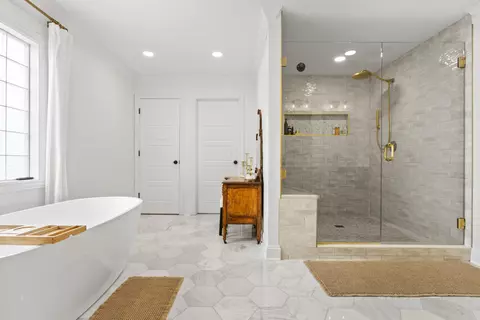Bath - 171 Coachman Pl, Georgetown, KY 40324 photo 3 of 10