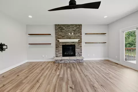 Living - 160 Limestone Ln, Georgetown, KY 40324 photo 5 of 9
