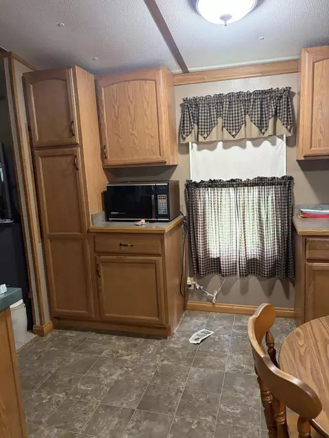 Kitchen - 566 Ebon Rd, Wellington, KY 40387 photo 2 of 2