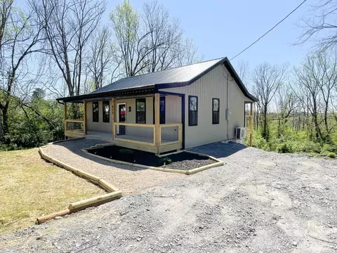 820 Foxspring Ave, Flemingsburg, KY 41041