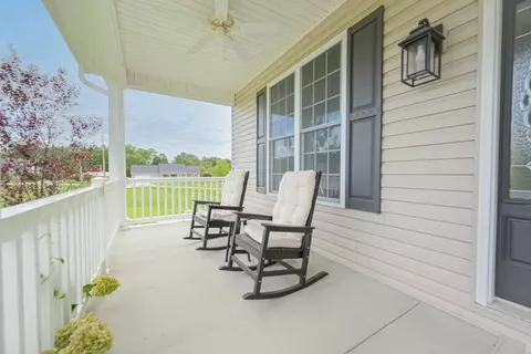 Exterior - 212 Mccoy Rd, Grayson, KY 41143 photo 7 of 14