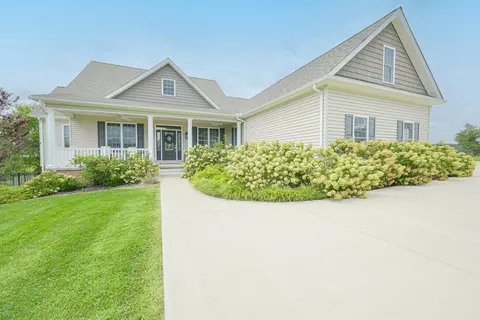 Exterior - 212 Mccoy Rd, Grayson, KY 41143 photo 5 of 14