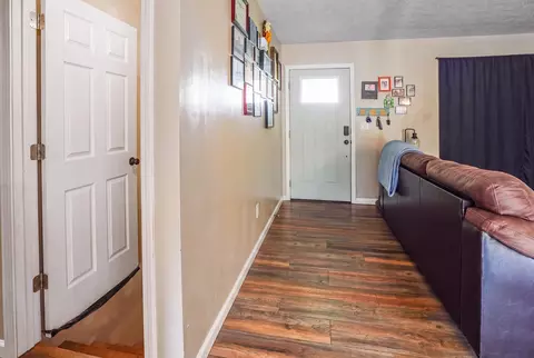 Entry Way - 63 Meade Ln, Eubank, KY 42567 photo 3 of 3