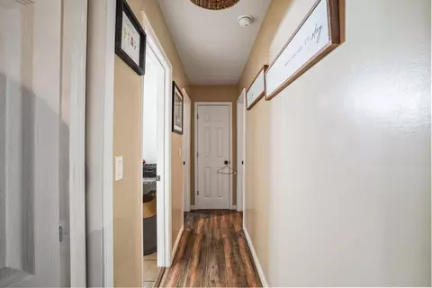 Entry Way - 63 Meade Ln, Eubank, KY 42567 photo 2 of 3