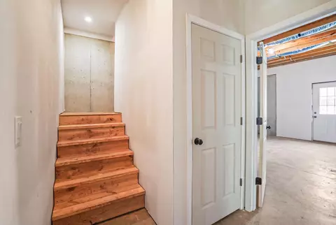 Entry Way - 63 Meade Ln, Eubank, KY 42567 photo 1 of 3